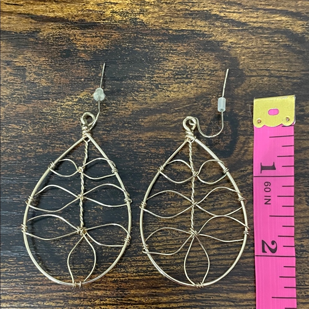 Elegant Gold Wire Teardrop Earrings